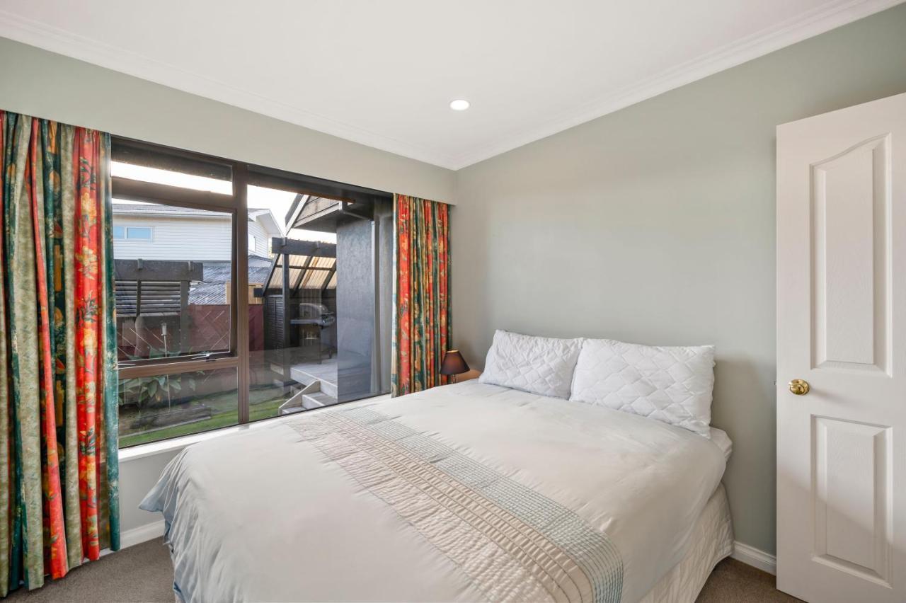 Taupo Escape - Rainbow Point Holiday Home 외부 사진
