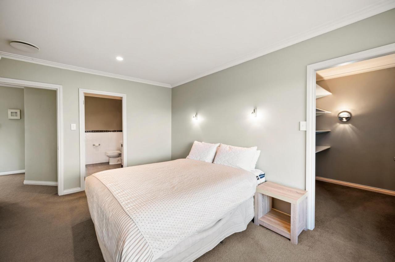 Taupo Escape - Rainbow Point Holiday Home 외부 사진