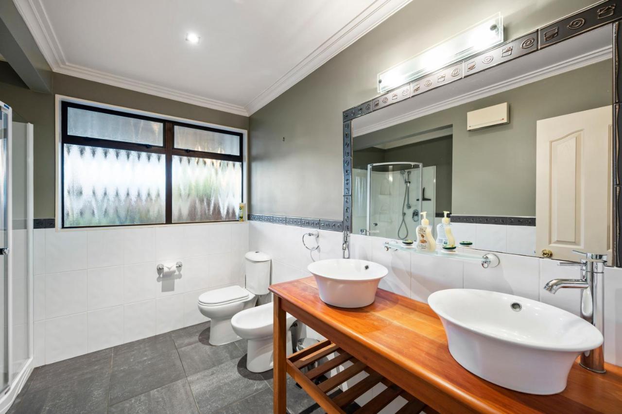 Taupo Escape - Rainbow Point Holiday Home 외부 사진